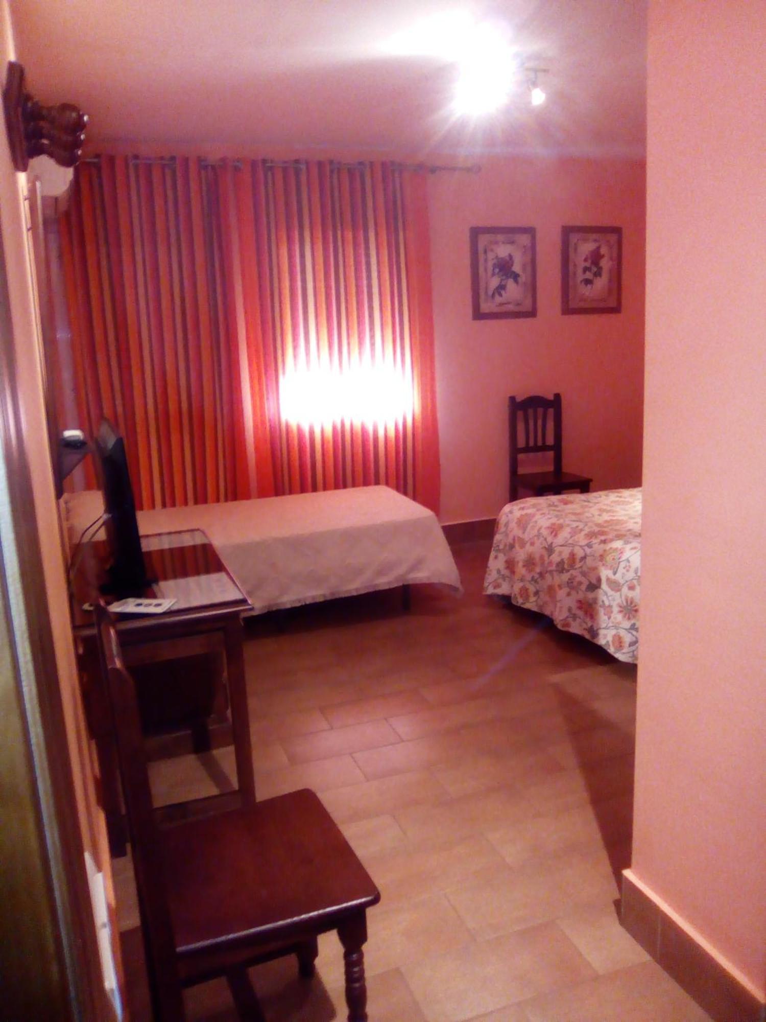 Hostal Muriel Aljaraque Quarto foto